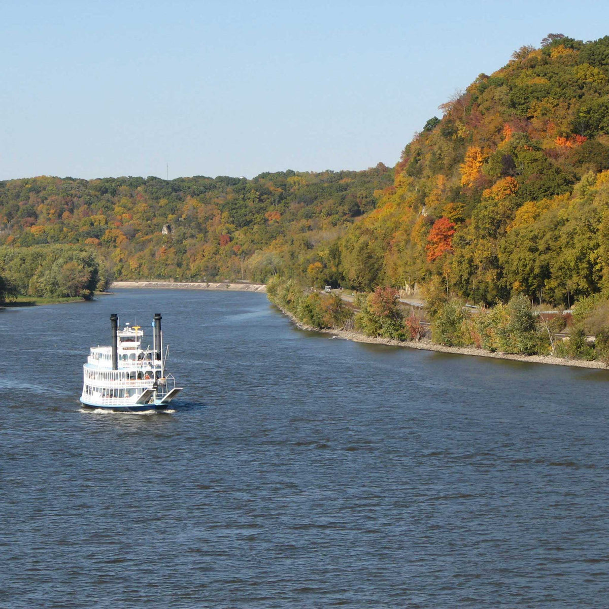 FALL FOR THE GREAT RIVER ROAD