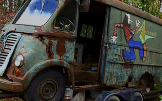 ORIGINAL AEROSMITH TOUR VAN FOUND IN SMALL MASSACHUSETTS TOWN BY “AMERICAN PICKERS”