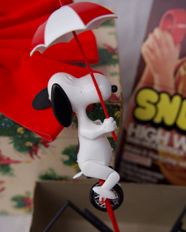 SNOOPY HIGH WIRE ACT