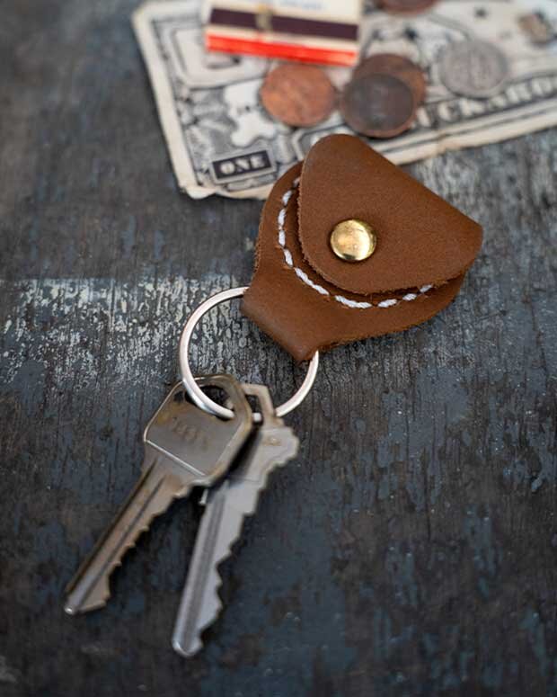 LEATHER GUITAR PICK KEYCHAIN